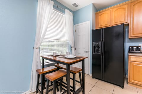 Discover the pleasant sitting area in the kitchen of our apartment, seamlessly blending functionality with aesthetics. The elegant table setting sets the stage for sophisticated dining experiences, while panoramic views offer a delightful backdrop.