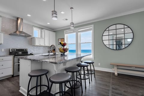 Large island with 6 seatings, hand soap, Dawn dish soap, granite