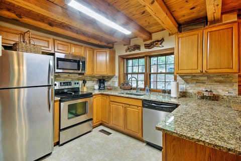 Kitchen | Equipped w/ Cooking Essentials