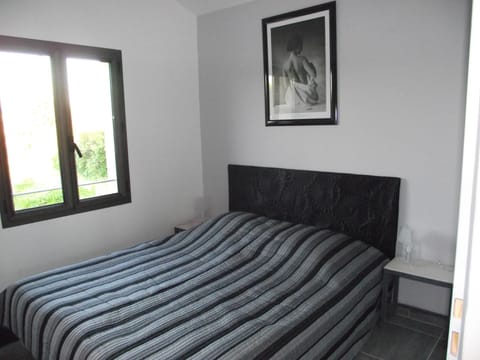 Bedroom double bed gite 1