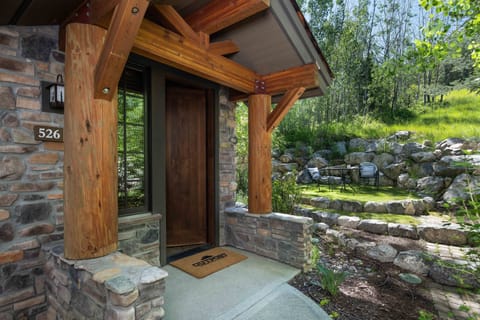 Entrance to units