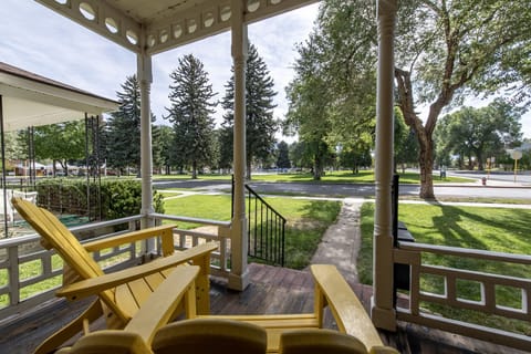 Welcome to Parkside
•Front Porch
•Alpine Park access