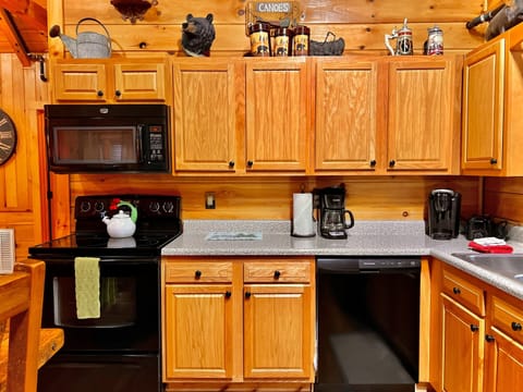 Fully stocked appliances and bakeware