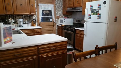 Standard full size kitchen.