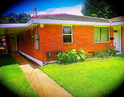 The front view to the homeaway. 