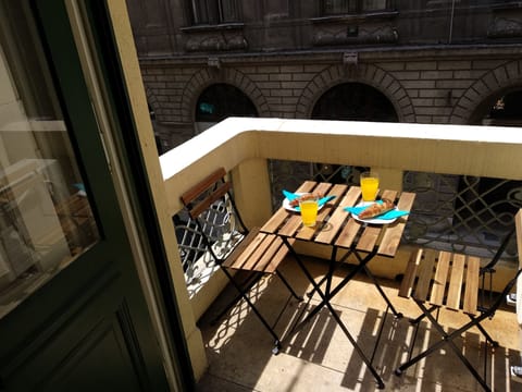 balcony