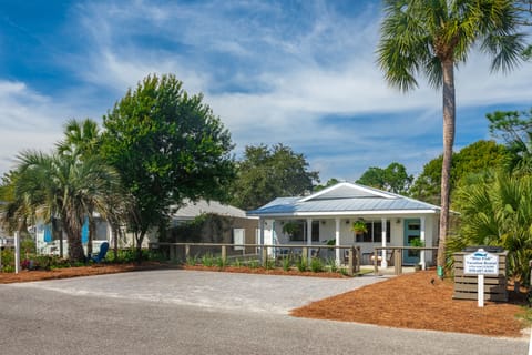 The Bluefish Beach Cottage! 🐟
Located in Blue Mt. Beach - 30A ☀️