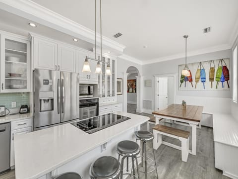 Fully Equipped Kitchen with Dining