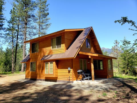 Mazama Mountain Hideaway is waiting to be your basecamp for fun!