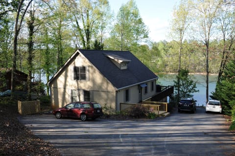 The approach--plenty of parking