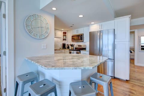 Fully stocked kitchen!