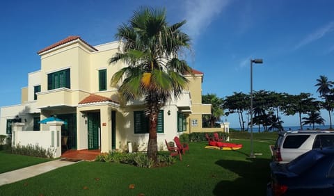 VillaNicky Rincon, PR 2,800 sqft Beach Front Oasis 
