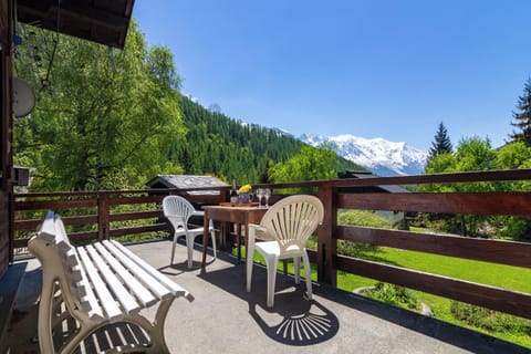 Large Balcony with an impressionable view of Mont Blanc