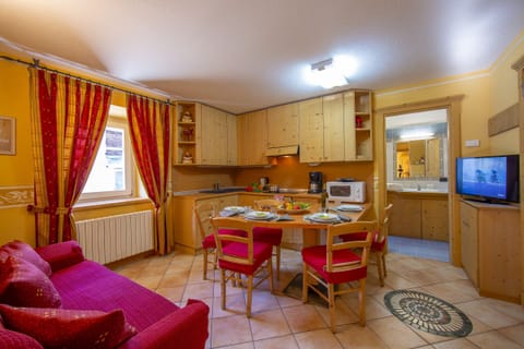 Kitchen and dining area