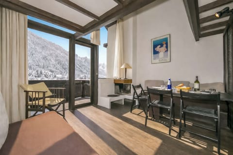 Bright and spacious living room