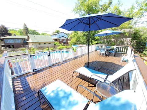 Middle railing added for safety. Enjoy the deck with little ones. 😎