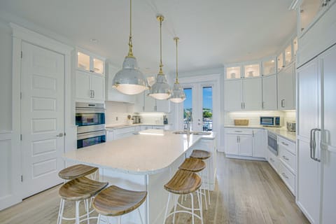 Serenity Beach - AMI Locals