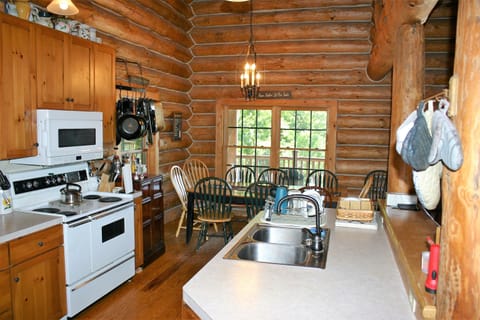 Extra big oven and plenty of counter space