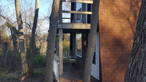 Front porch as you walk up