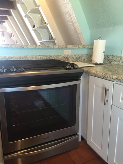 All new appliances (gas stove/oven)