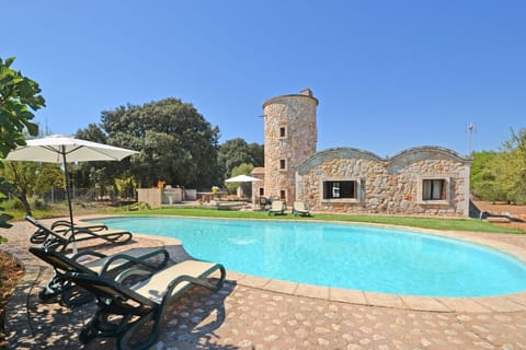Molinot, country house with pool in Búger, Mallorca, surrounded by nature.