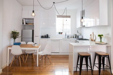 Kitchen: Dining table for 4, breakfast bench for 2 and all cooking equipment.