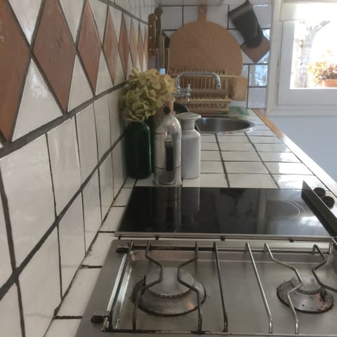 All kitchen units to cook Mediterranean food 