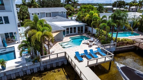 Nestled between the Intracoastal and Cove Waterways