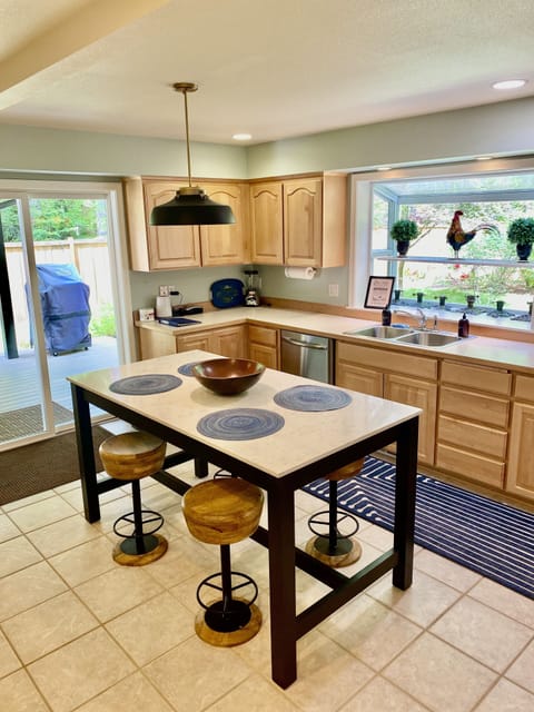New room and board counter table and stools