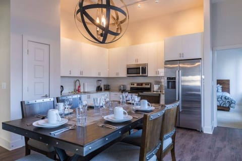 Kitchen/Dining Area
