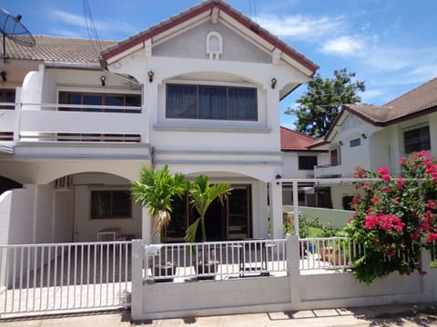 Front of house with parking for car 