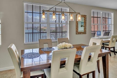 Dining room- seats up to eight people
Great water views 