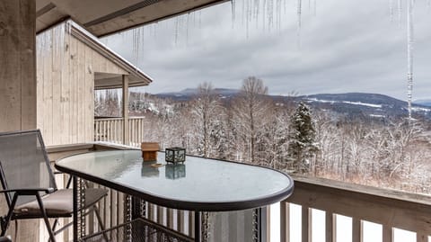 Stunning Views of the Green Mountains from the Patio