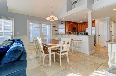 Aloha From Kure South-Dining Room