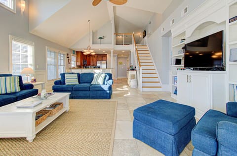 Aloha From Kure South-Living Room