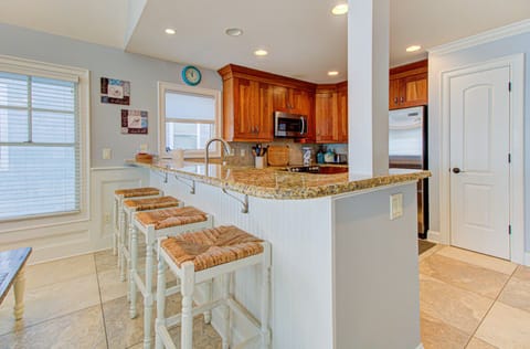 Aloha From Kure South-Eating Area