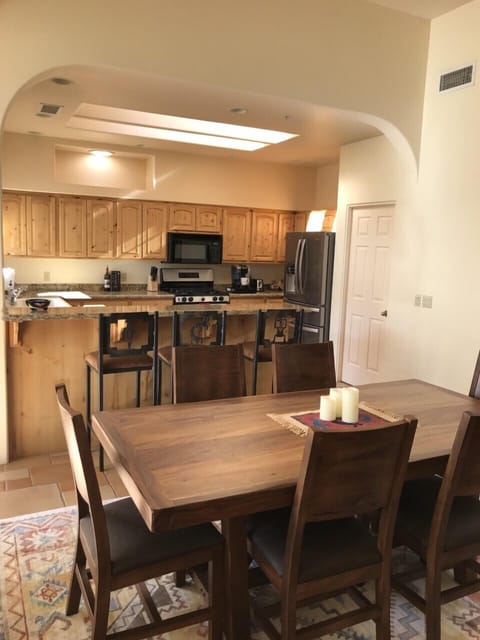 Dining Area & Kitchen