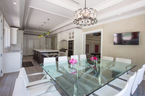 Kitchen Table (seats up to 16 people)