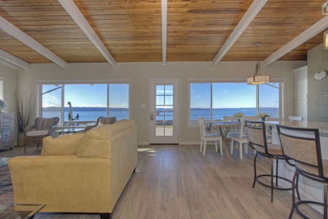 Picturesque 180 degree view of the beach and water.