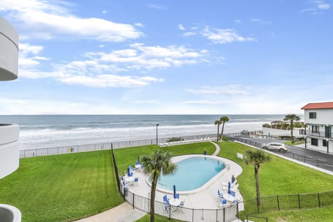 Oceanfront pool