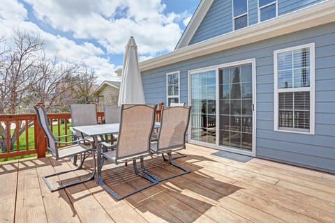 Outdoor table for 6—perfect for unwinding after a day of exploring.