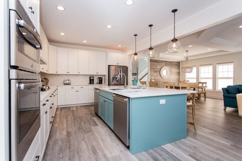 Kitchen with 2 dishwashers. Very helpful with large groups.