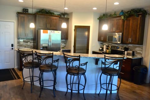 Kitchen/Island
