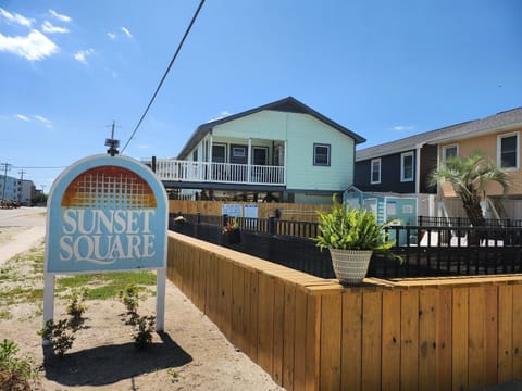Neighborhood, Nature, Outdoors, Yard, City