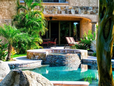 Pool/Jacuzzi lounging area