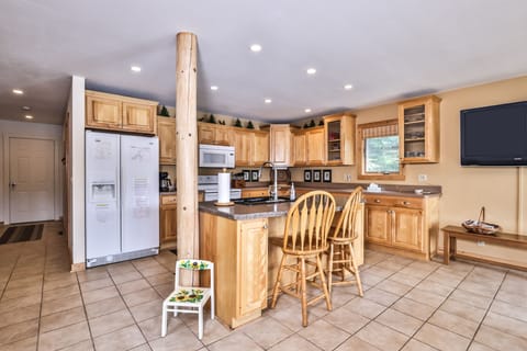 Beautiful kitchen with plenty of space to make entertaining easy