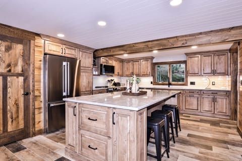 Spacious area to make entertaining a breeze.