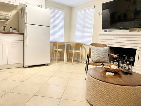 Living Room/Dining Area/Kitchen