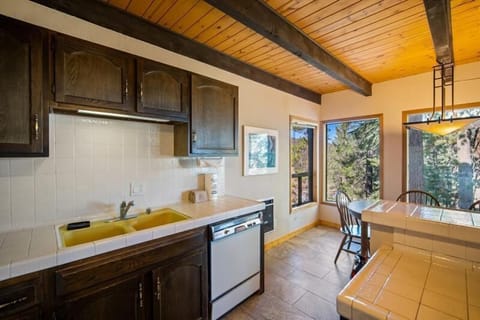 Double sinks in this fully equipped kitchen