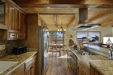 Easy serving to dining table from this open space